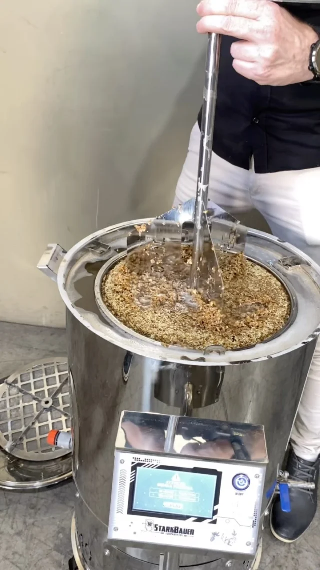 OS SEGREDOS DOS CERVEJEIROS CASEIROSPanela Automatizada SB40 STARKBAUEN
Essa panela é ideal para cervejeiro caseiro, e entrega até no máximo 50L de mosto prontoISSO É A STARKBAUEN🍻⬇️🤙🏽🍻⬇️🤙🏽🍻⬇️🤙🏽
WhatsApp - (47) 3271-5368
contato@starkbauen.com.br
www.starkbauen.com.br