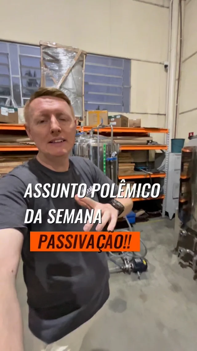 ASSUNTO POLÊMICO. 🍺⚠️Passivação ou sanitização?
Você sabe realmente quando precisa de cada uma?👉 Para o cervejeiro caseiro, minha recomendação é: sanitização bem feita. Não vejo necessidade de fazer passivação como rotina.Já na linha profissional, o cenário é diferente e os cuidados com a superfície, processo e manutenção do inox ganham outra importância.No fim, não é sobre “fazer porque todo mundo faz”.
É sobre entender o processo e fazer o que realmente precisa ser feitoE lembre-se: EPI SEMPRE 👊🏻👊🏻👊🏻🍺E aí… você concorda ou vai discordar? 👀🍺Comenta aqui: PASSIVAÇÃO ou SANITIZAÇÃO?